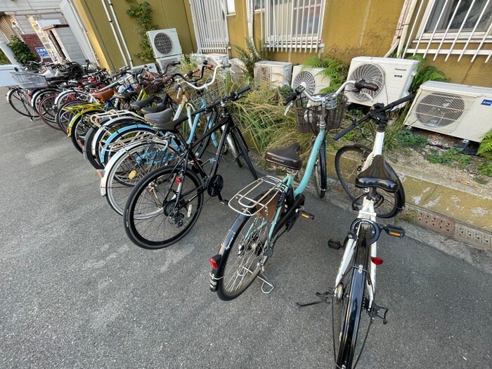 物件外観写真4　(駐輪場)