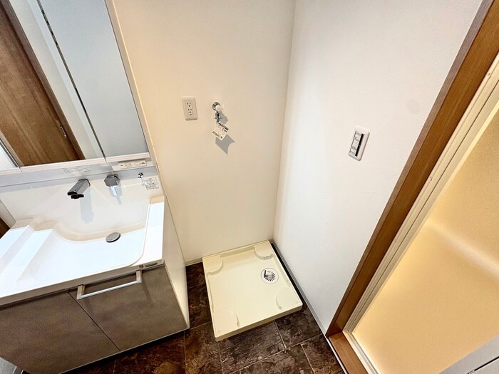 物件内観写真13　(洗濯機置場)