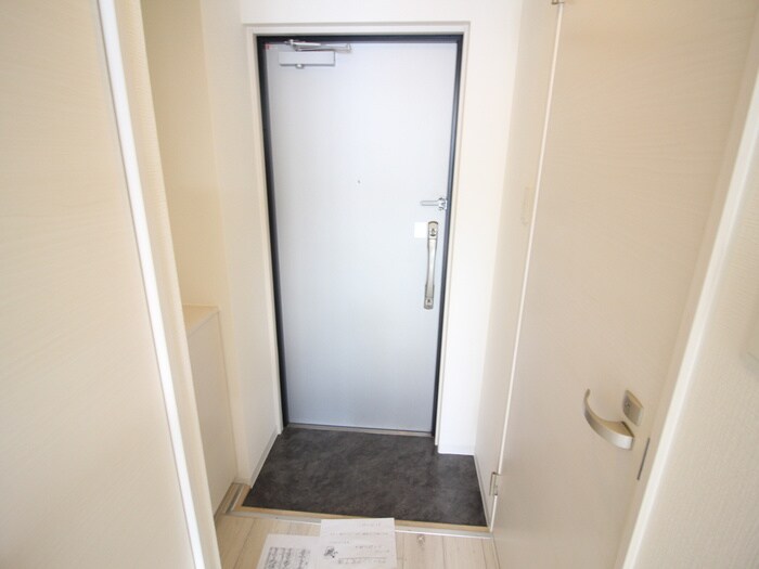 物件内観写真16　(玄関)