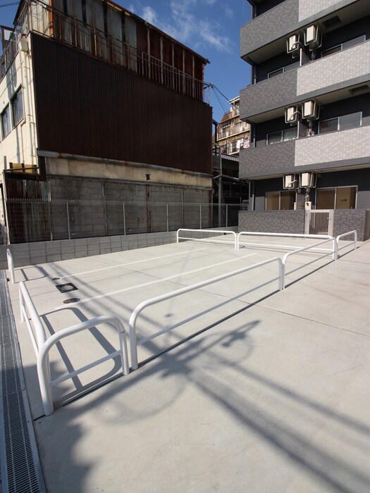 物件外観写真4　(駐輪場)