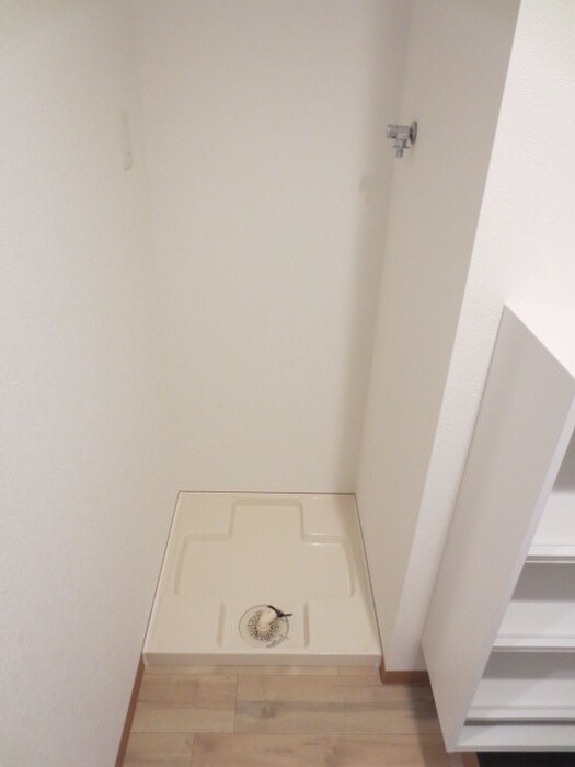 物件内観写真15　(洗濯機置場)