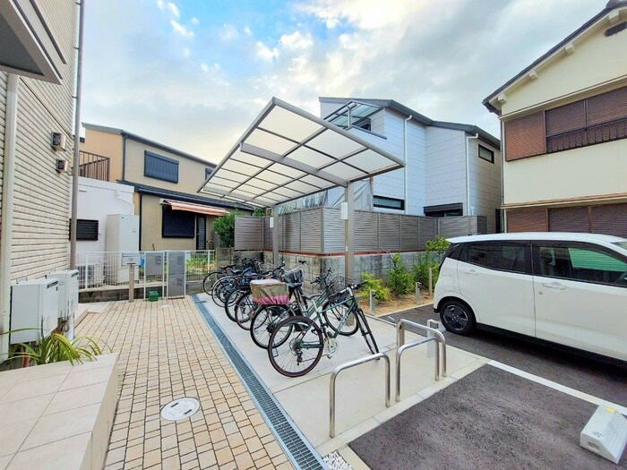 物件外観写真2　(駐輪場)