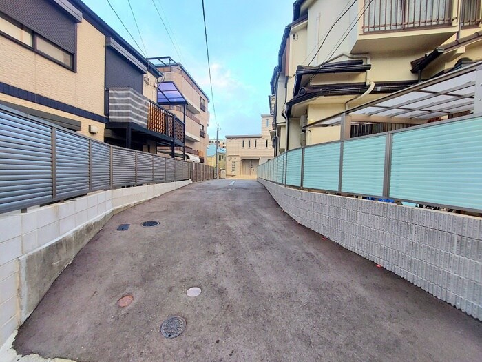 物件外観写真5　(エントランス部分)