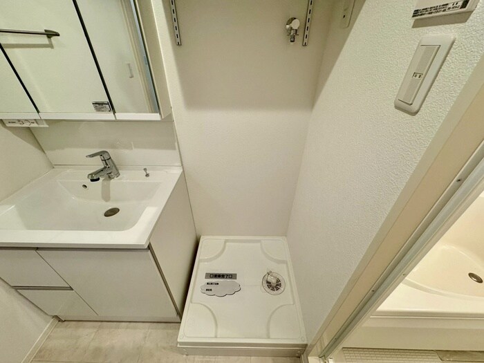 物件内観写真13　(洗濯機置場)