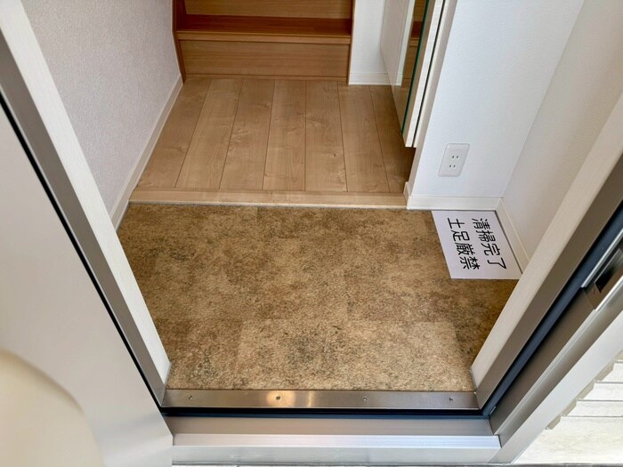 物件内観写真17　(玄関)