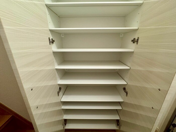 物件内観写真18　(靴箱)