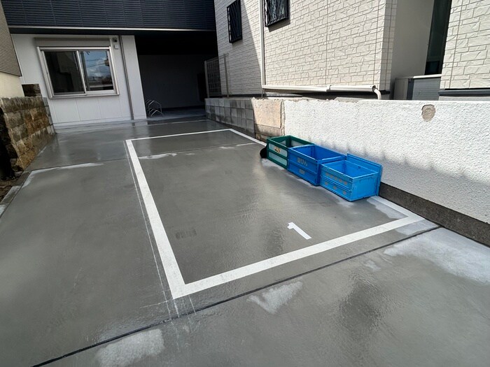 物件外観写真5　(駐車場)