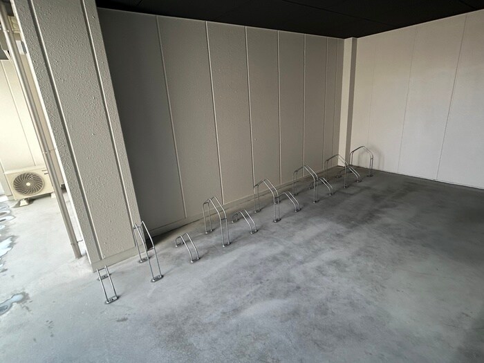 物件外観写真6　(駐輪場)