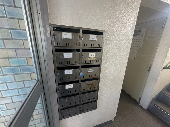 物件外観写真4　(エントランス部分)