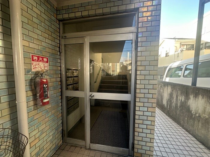 物件外観写真6　(エントランス部分)