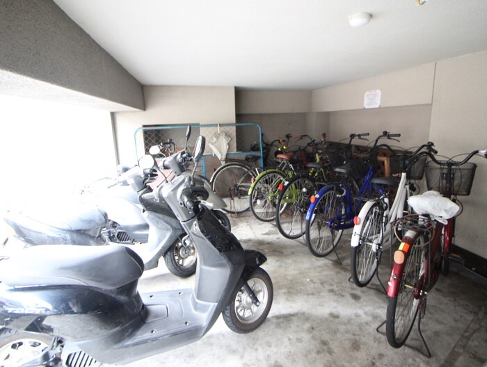 物件外観写真3　(駐輪場)