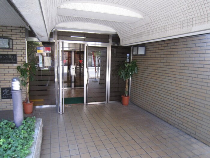 物件外観写真3　(エントランス部分)