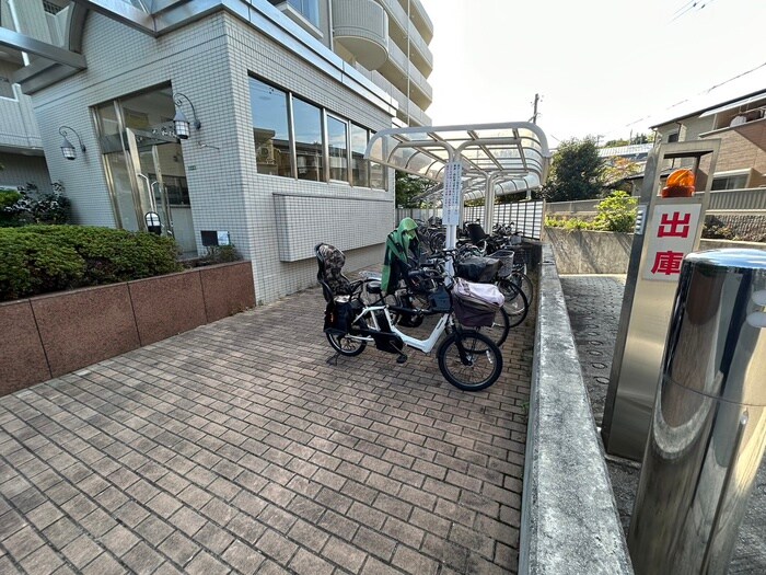 物件外観写真3　(駐輪場)
