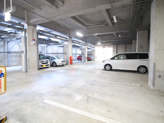 物件外観写真5　(駐車場)