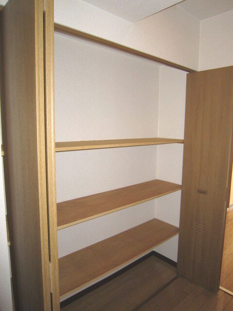物件内観写真11　(収納)