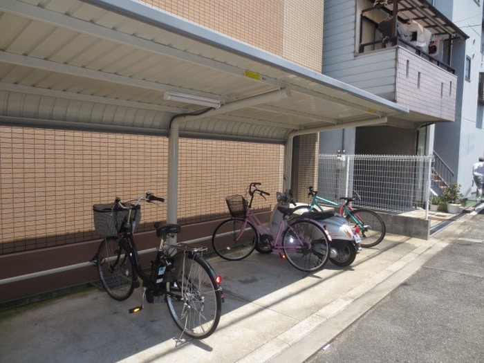 物件外観写真5　(駐輪場)