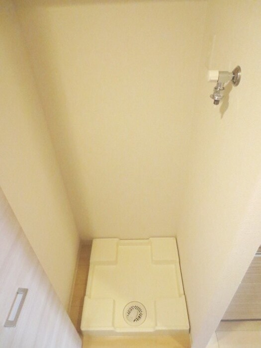 物件内観写真10　(洗濯機置場)