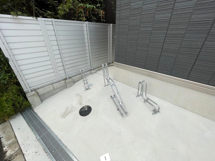 物件外観写真5　(駐輪場)