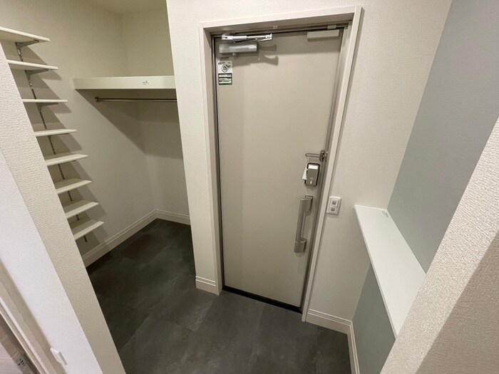 物件内観写真14　(玄関)