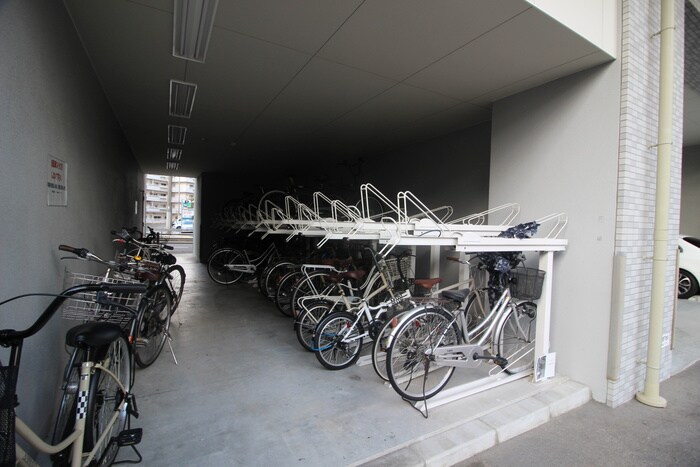 物件外観写真4　(駐輪場)