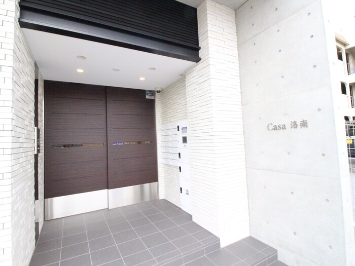 物件外観写真4　(エントランス部分)