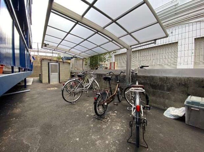 物件外観写真3　(駐輪場)