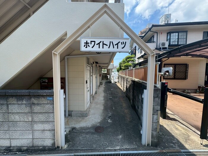 物件外観写真4　(エントランス部分)