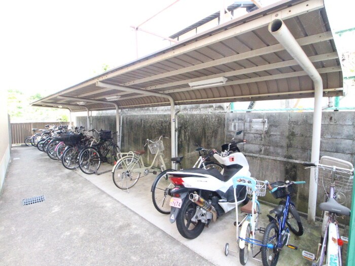 物件外観写真5　(駐輪場)