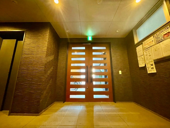 物件外観写真4　(エントランス部分)