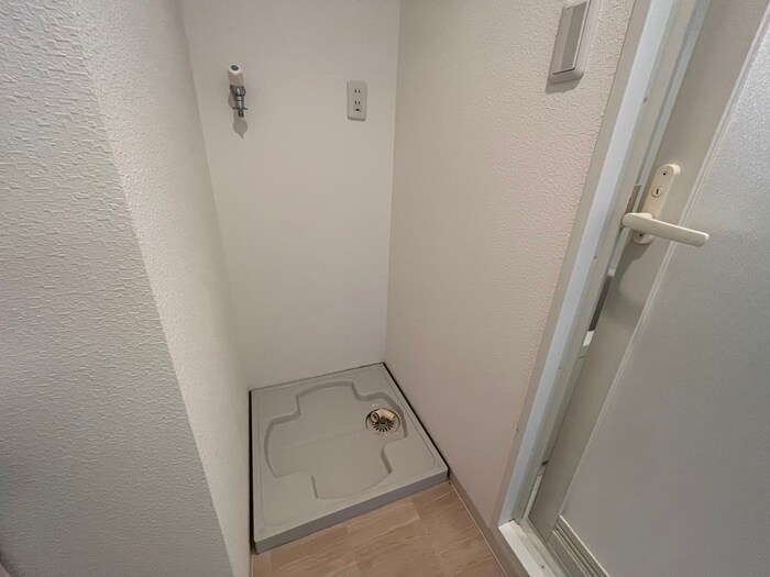 物件内観写真10　(洗濯機置場)