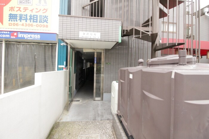 物件外観写真2　(エントランス部分)