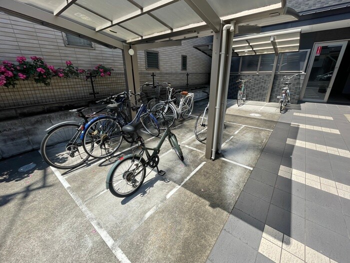 物件外観写真4　(駐輪場)