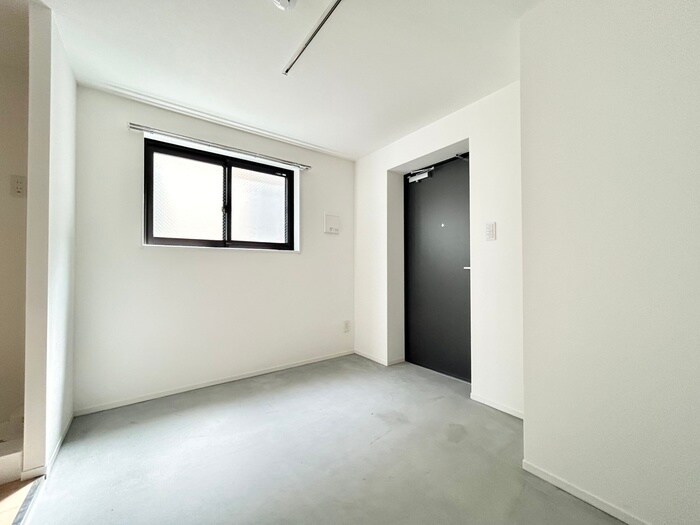 物件内観写真5　(玄関)