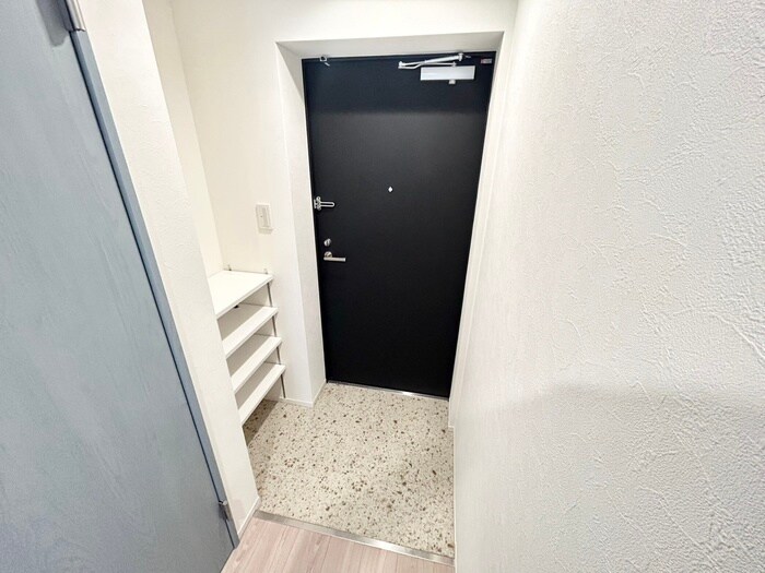 物件内観写真5　(玄関)