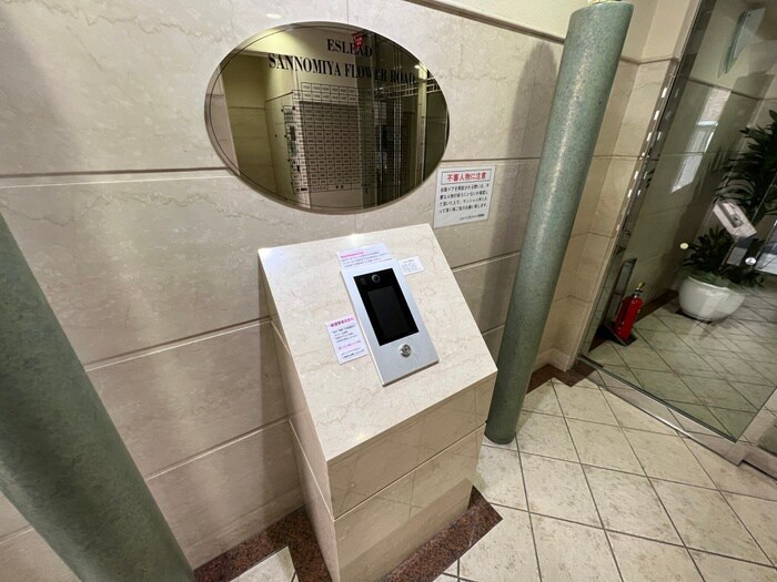 物件外観写真5　(エントランス部分)