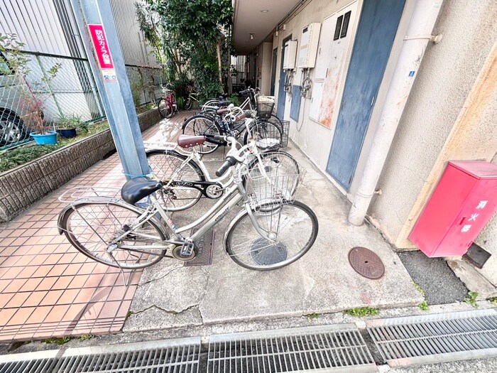 物件外観写真3　(駐輪場)