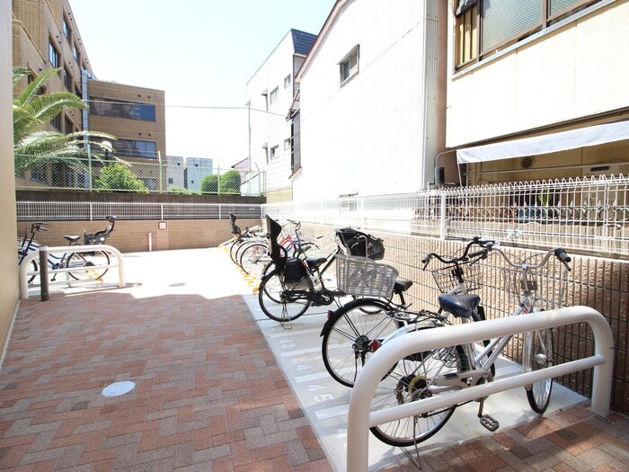 物件外観写真2　(駐輪場)