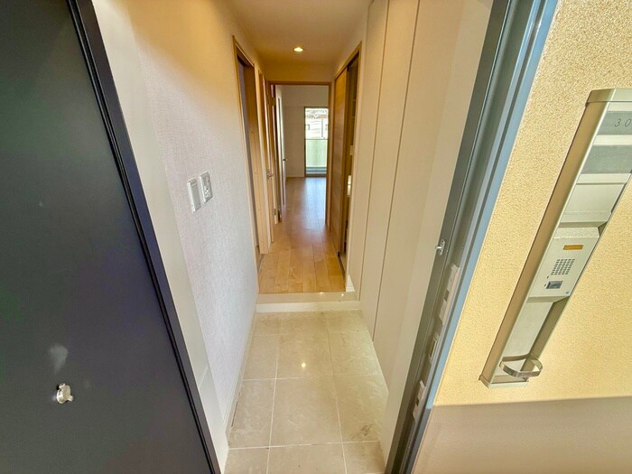 物件内観写真6　(玄関)