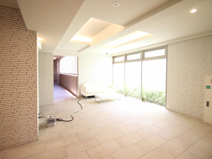 物件外観写真4　(エントランス部分)