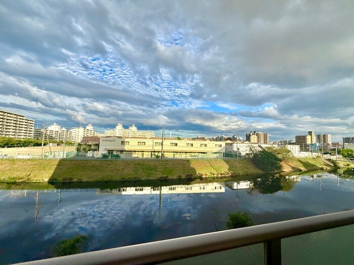 物件内観写真17　(室内からの展望)