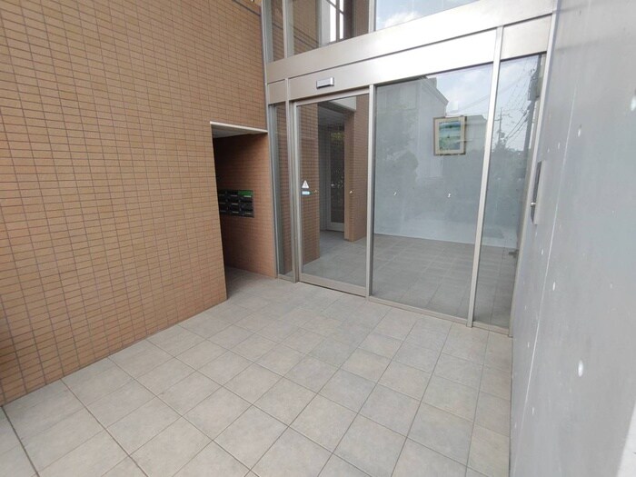 物件外観写真5　(エントランス部分)