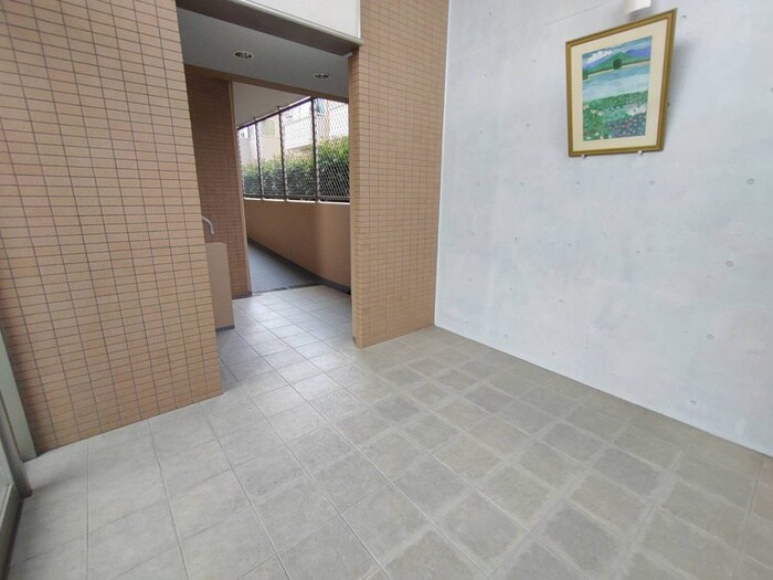 物件外観写真6　(エントランス部分)