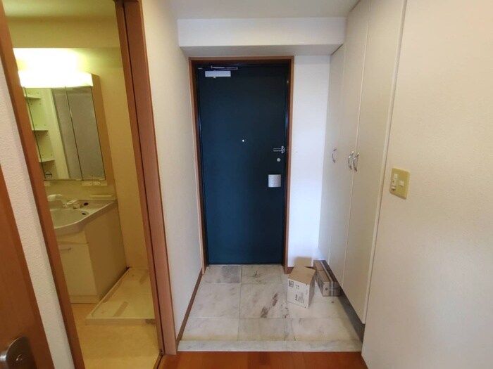 物件内観写真16　(玄関)