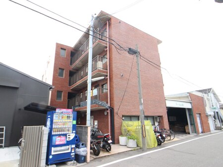 ミサトマンション外観写真