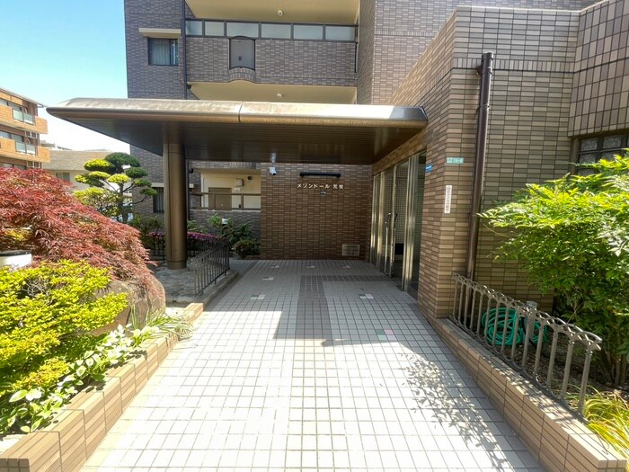 物件外観写真5　(エントランス部分)