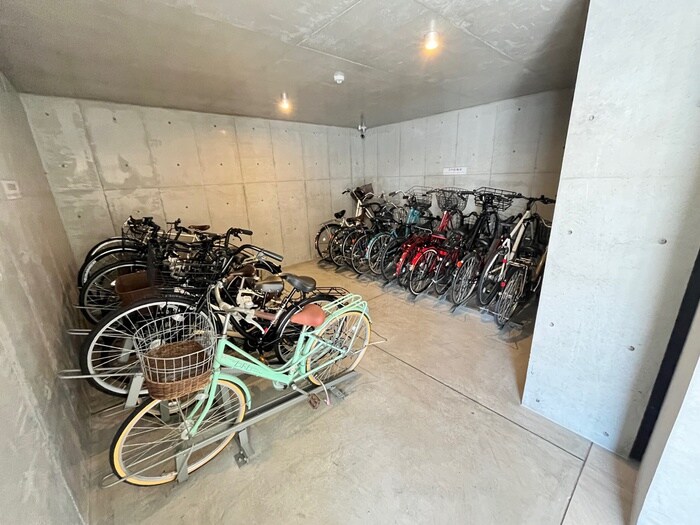 物件外観写真5　(駐輪場)