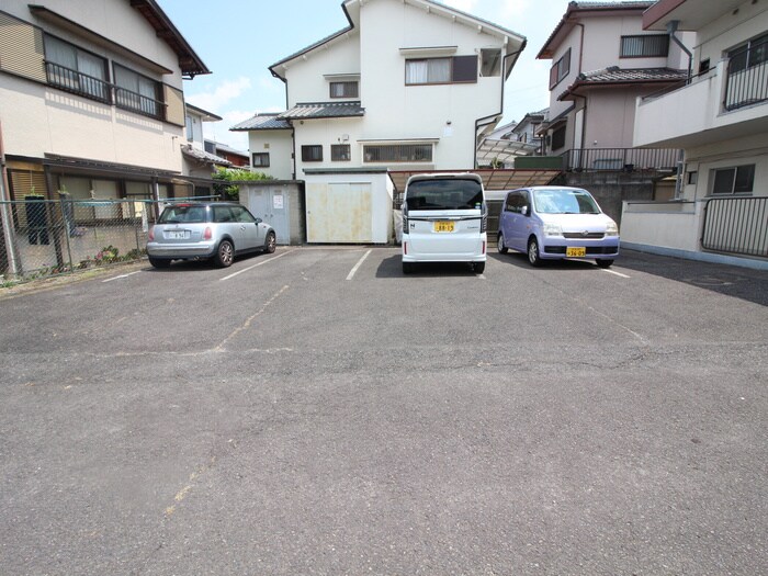 物件外観写真2　(駐車場)
