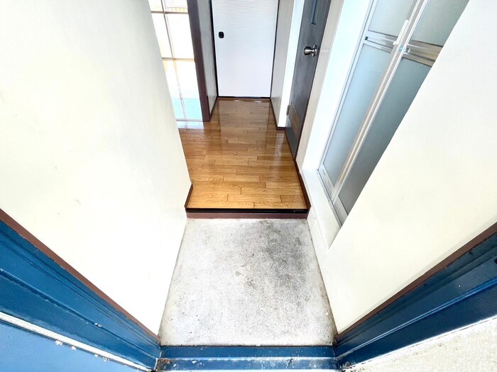 物件内観写真8　(玄関)