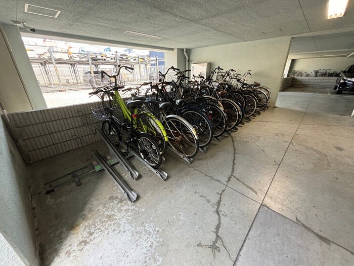 物件外観写真4　(駐輪場)