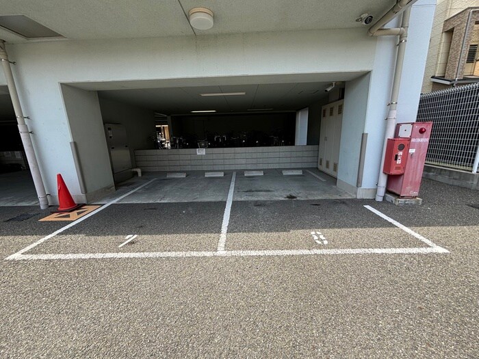 物件外観写真5　(駐車場)